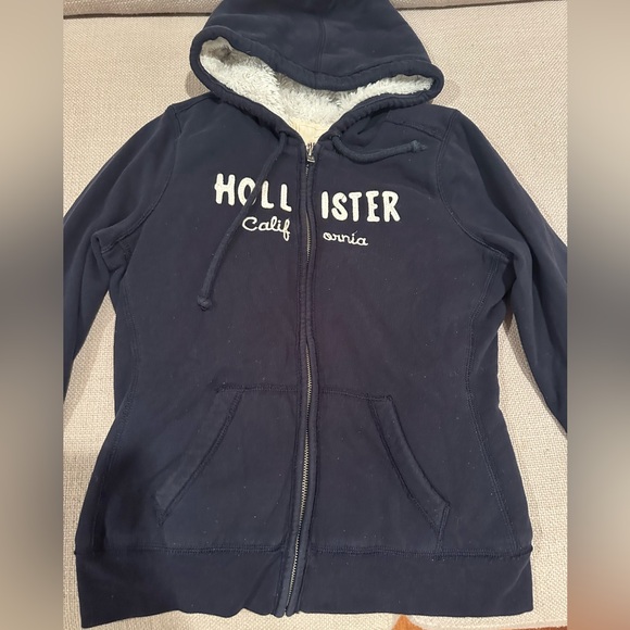 Hollister Women's Black Hoodie - Picture 8 of 16